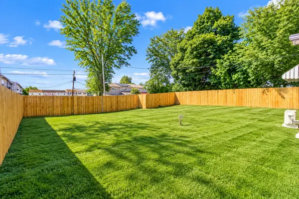 350 Maple St, Whitehall, PA 18052-6531