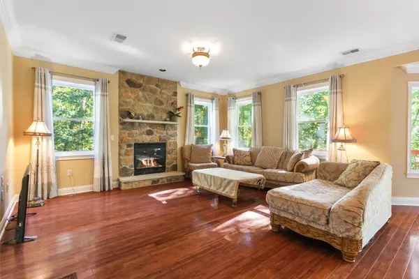 105 Mulberry Ln, East Stroudsburg, PA 18302-7112