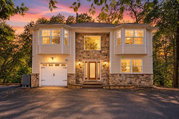 105 Mulberry Ln, East Stroudsburg, PA 18302-7112