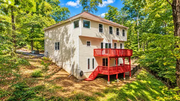 105 Mulberry Ln, East Stroudsburg, PA 18302-7112