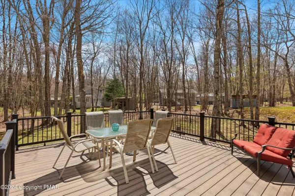 26 Wilde Gln, Albrightsville, PA 18210-7842