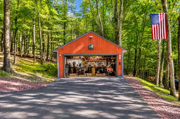 175 Deer Trail Dr, Saylorsburg, PA 18353-8395