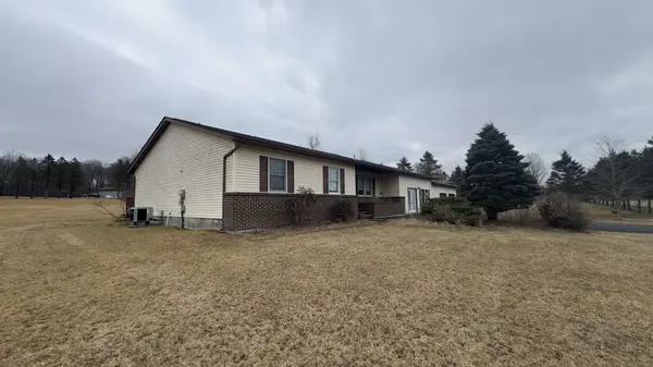 125 Clearview Rd, Long Pond, PA 18334-7950