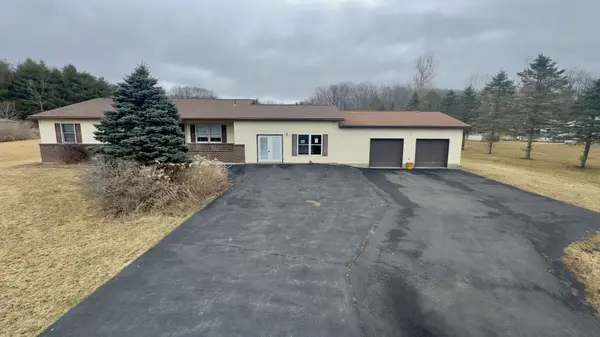 125 Clearview Rd, Long Pond, PA 18334-7950