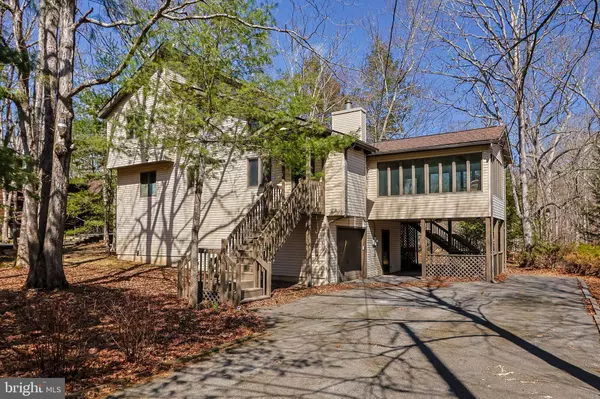 367 SAUNDERS DR, Bushkill, PA 18324