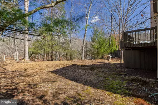 367 SAUNDERS DR, Bushkill, PA 18324