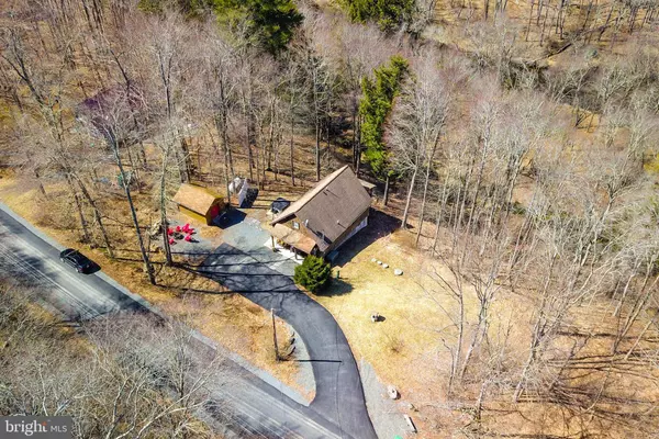 126 LENAPE DR, Pocono Lake, PA 18347