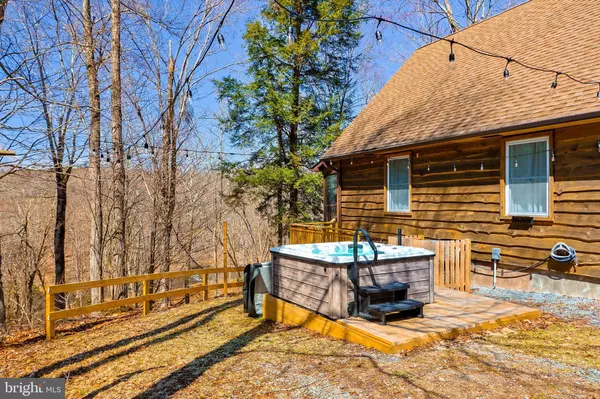 126 LENAPE DR, Pocono Lake, PA 18347