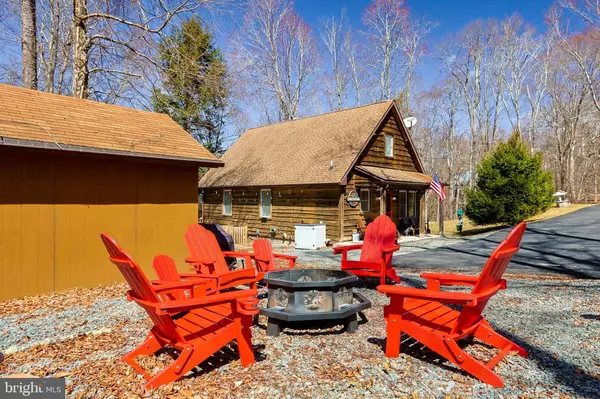 126 LENAPE DR, Pocono Lake, PA 18347