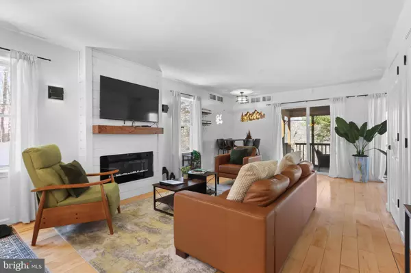 126 LENAPE DR, Pocono Lake, PA 18347