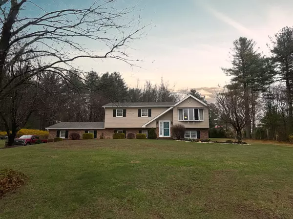 533 Rolling Pines Dr, Saylorsburg, PA 18353-8566