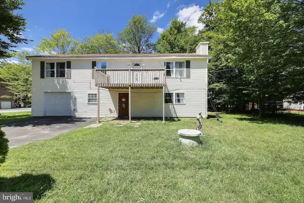 1123 KNOLLWOOD DR, Tobyhanna, PA 18466