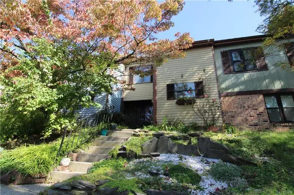 1703 Saratoga Ct, Allentown, PA 18104-1715