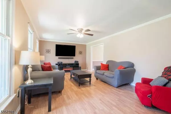 7 Inverrary Ave, Washington Twp., NJ 07882