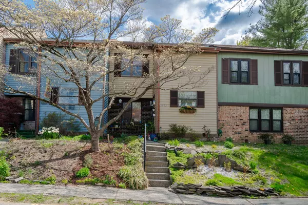 1703 Saratoga CT, Allentown, PA 18104