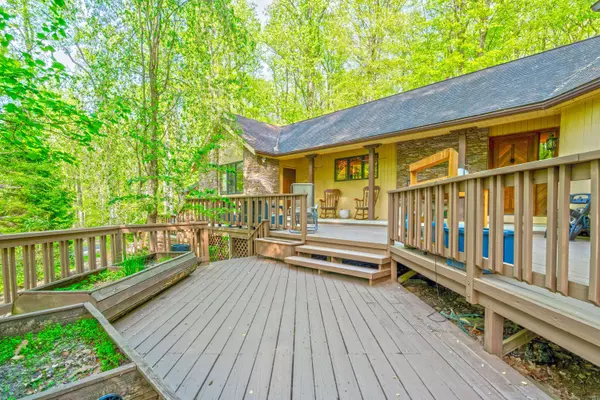 2330 Wood LN, Allentown, PA 18103