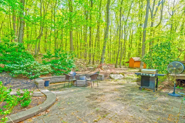 2330 Wood LN, Allentown, PA 18103