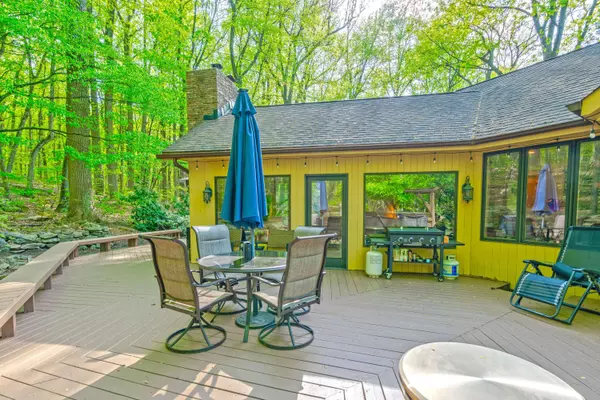 2330 Wood LN, Allentown, PA 18103