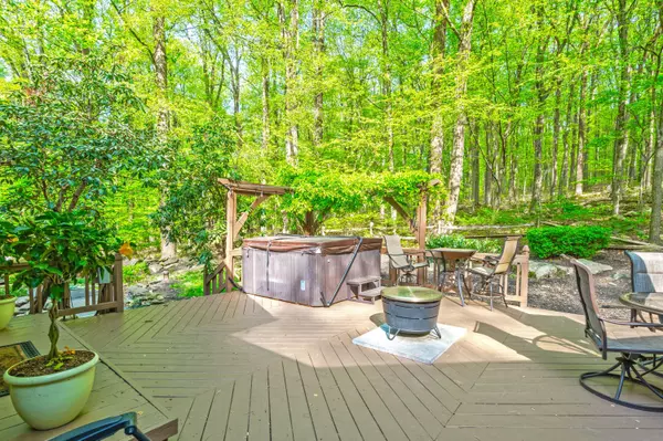 2330 Wood LN, Allentown, PA 18103