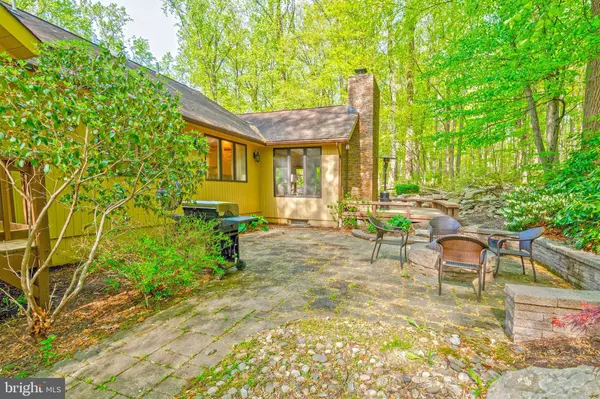 2330 WOOD LN, Allentown, PA 18103