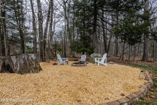 417 Roosevelt Ln, Tobyhanna, PA 18466-7888