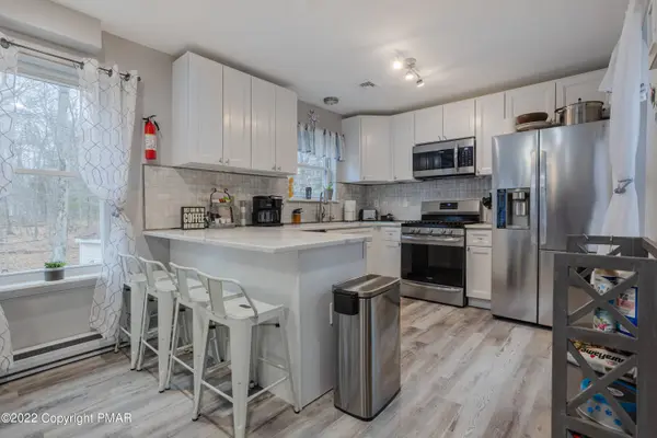 417 Roosevelt Ln, Tobyhanna, PA 18466-7888