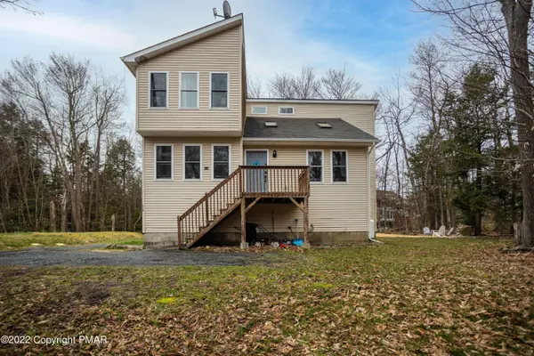 417 Roosevelt Ln, Tobyhanna, PA 18466-7888