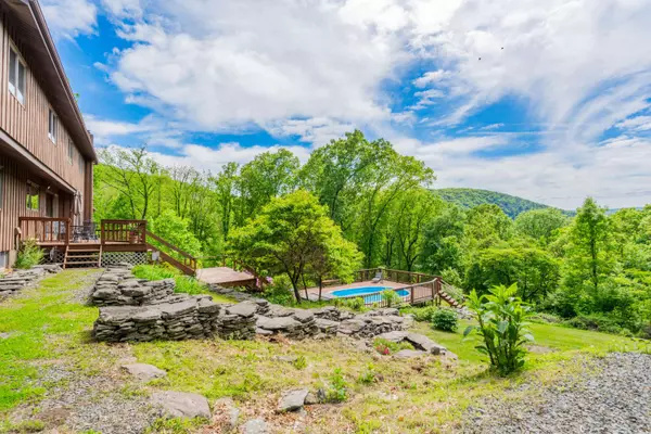 507 Shadowbrook DR, Tunkhannock, PA 18657