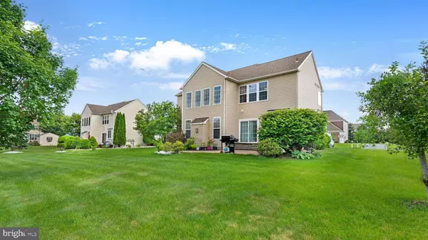 1663 BRIDGETON RD, Breinigsville, PA 18031