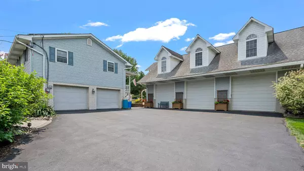 807 BANGOR RD, Nazareth, PA 18064