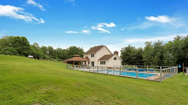 132 Sycamore DR, Palmerton, PA 18071