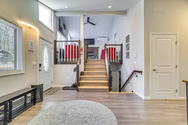 9251 Westwood Dr, Tobyhanna, PA 18466-3834