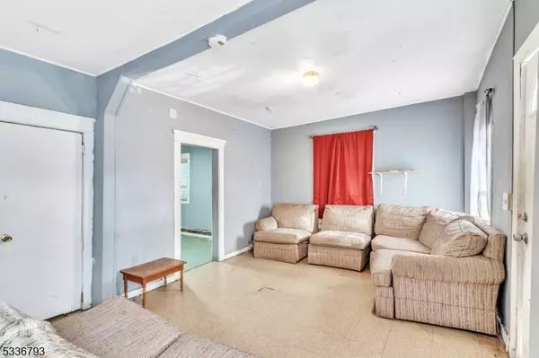 181 Hale St, New Brunswick, NJ 08901-2611