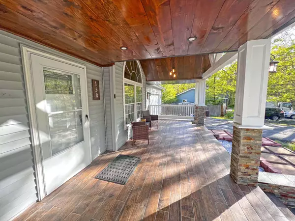 158 Davis Cir, Bushkill, PA 18324-7917