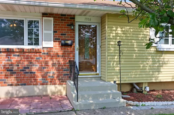 1916 STONINGTON RD, Bethlehem, PA 18018