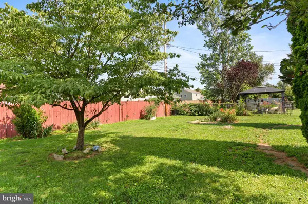 1916 STONINGTON RD, Bethlehem, PA 18018