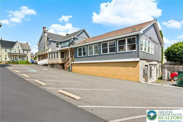 127 S Broad ST, Nazareth Boro, PA 18064