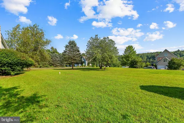 2241 REO DR, Effort, PA 18330