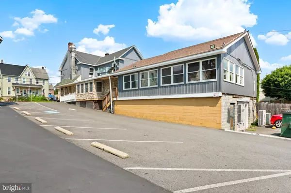 127 S BROAD ST, Nazareth, PA 18064