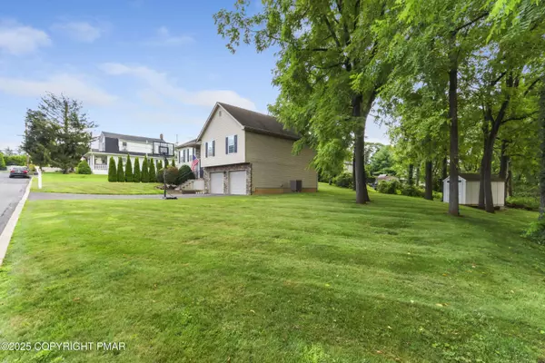 700 Oakwood ST, Easton, PA 18045