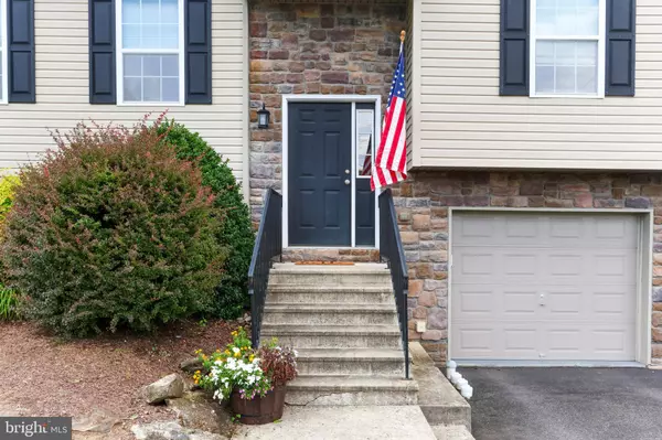 700 OAKWOOD ST, Easton, PA 18045