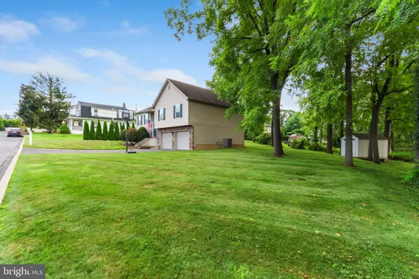 700 OAKWOOD ST, Easton, PA 18045