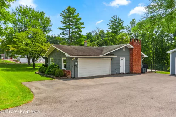 540 Rolling Pines DR, Saylorsburg, PA 18353