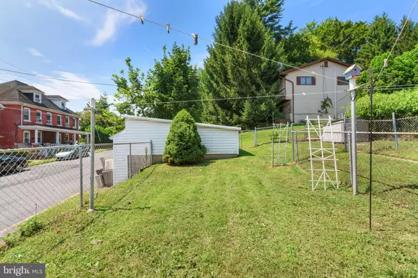 900 RIDGE ST, Easton, PA 18042