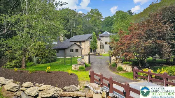 386 Camelback RD, Pocono Twp, PA 18372