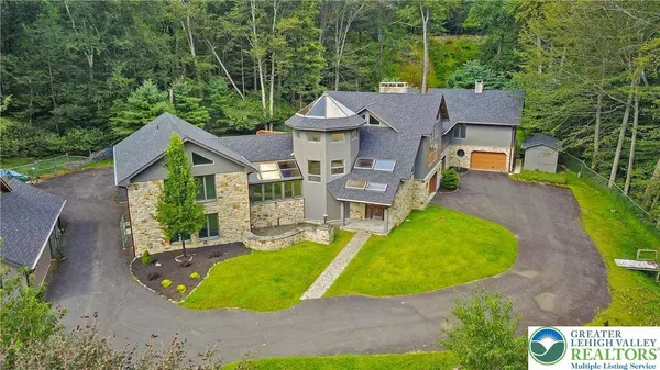 386 Camelback RD, Pocono Twp, PA 18372