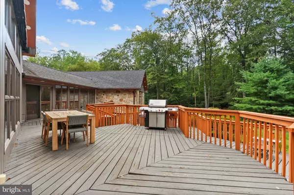 386 CAMELBACK RD, Tannersville, PA 18372