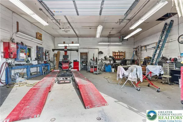 1413 N 5th ST, Stroud Twp, PA 18360