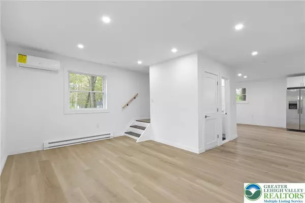 15 Sherman DR, Coolbaugh Twp, PA 18466