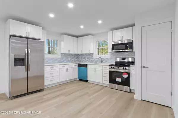 15 Sherman DR, Tobyhanna, PA 18466